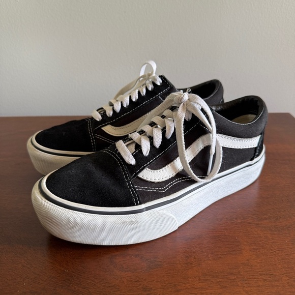 Vans Old Skool Women's Black and White Canvas Sneakers Size 7 - Picture 1 of 6